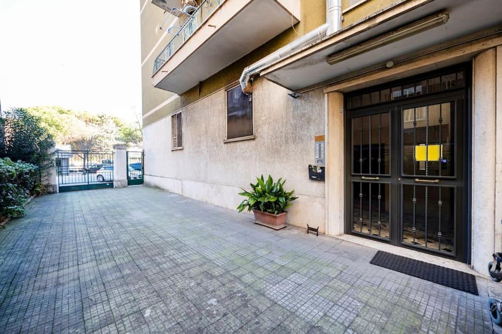 Stylish Apartment Rome Air Conditionig Wifi Tv 50 Metro 4 Minutes Away Exterior photo